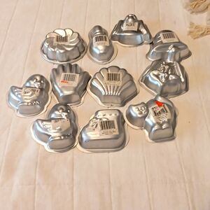 Group of 11 Wilton Single Cake Pans